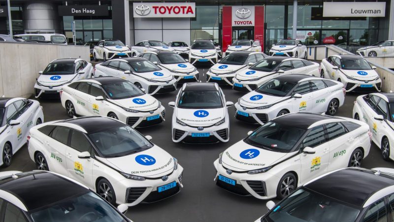 Eerste Nederlandse waterstof taxivloot met 35 Toyota’s Mirai